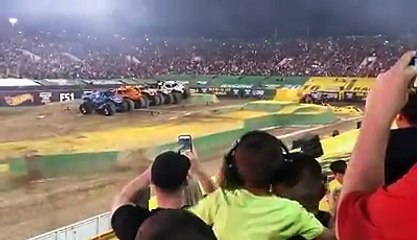 Monster jam World Finals Max-d 5 Trucks Jump 2016