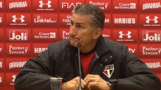 Bauza explica substituições e lamenta revés: 'O futebol castiga'