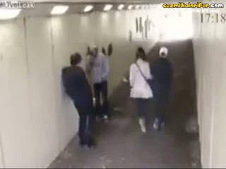 Kız Arkadaşına Sataşan Serserileri Patates Çuvalı Kıvamına Getiren Adam