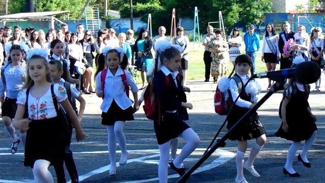Нижнесерогозская ЗОШ танец на выпускном празднике