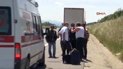 Otomobil Tır'a Arkadan Çarptı: 1'i Ağır 4 Yaralı