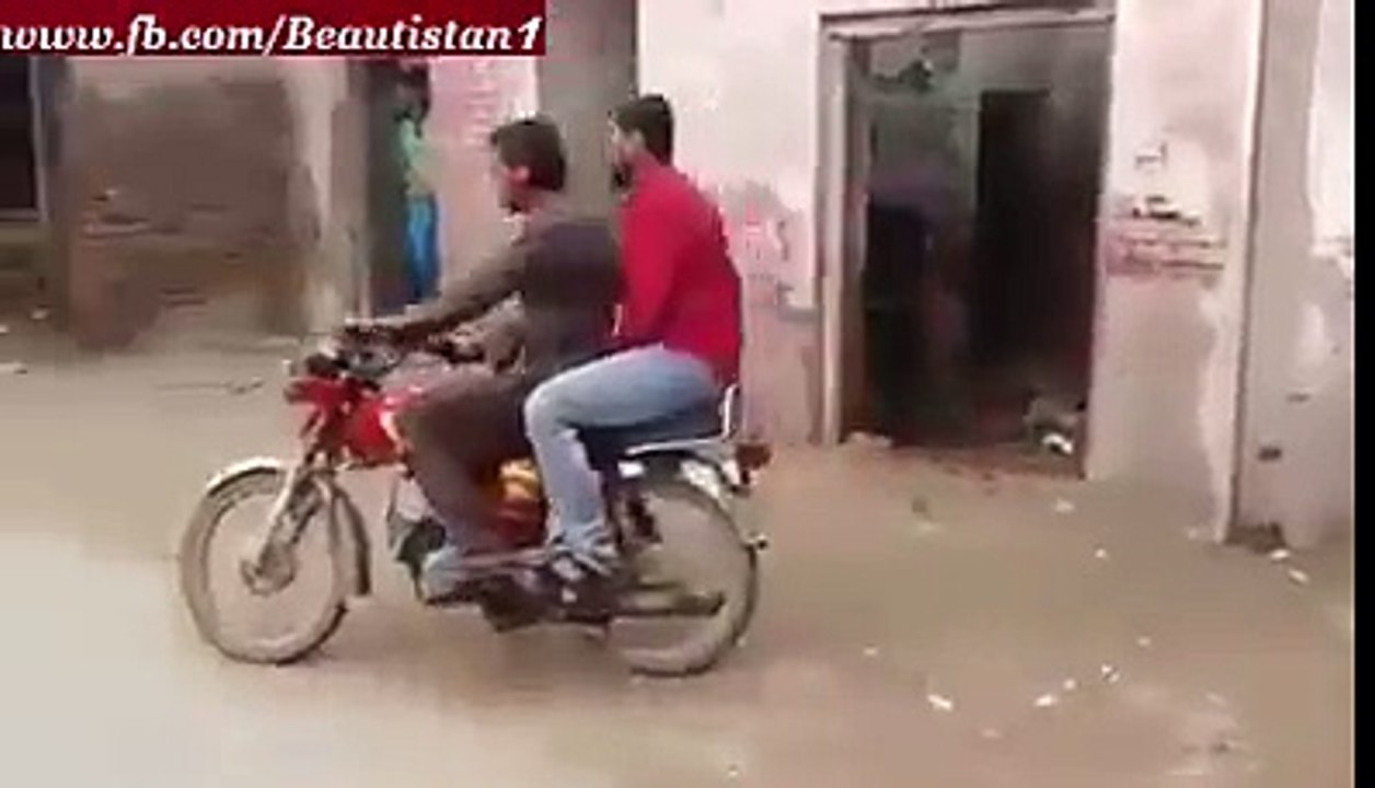 Pakistani Mobile Snatching Funny Video - Funny Pakistani Videos