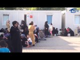 Noivos passam dia de casamento a alimentar refugiados