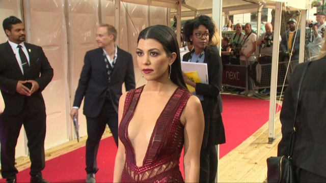 Kim Kardashian Looks Sexy As Susan Sarandon Rambles At Glamour Awards