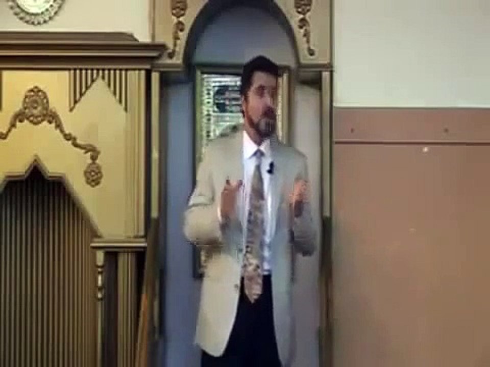 عدنان إبراهيم يمدح ايران بقوة ويصف الخميني بالإمام .