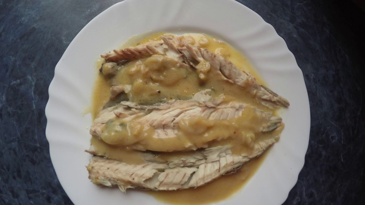 Recette de maquereau aux oignons et vin blanc