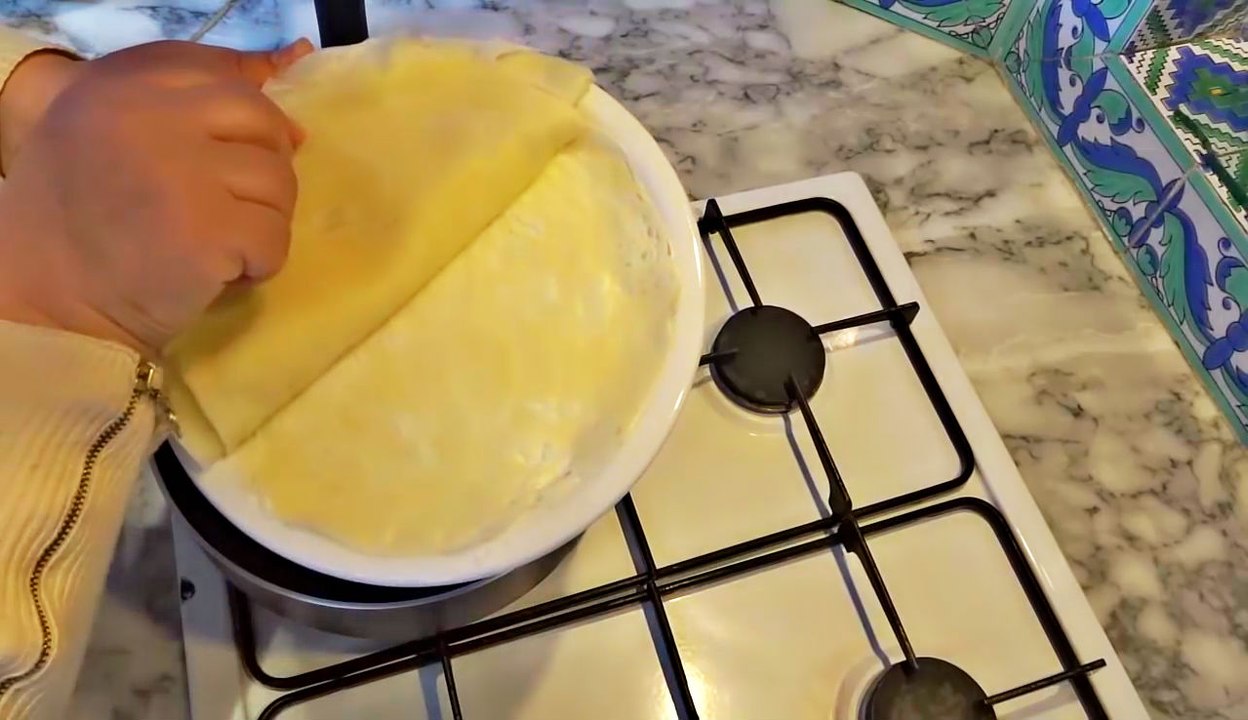 عمل ورق الملسوقة بريك في البيت بطريقة سهلة وسريعة - المطبخ التونسي زكية - Brik - Tunisian Cuisine