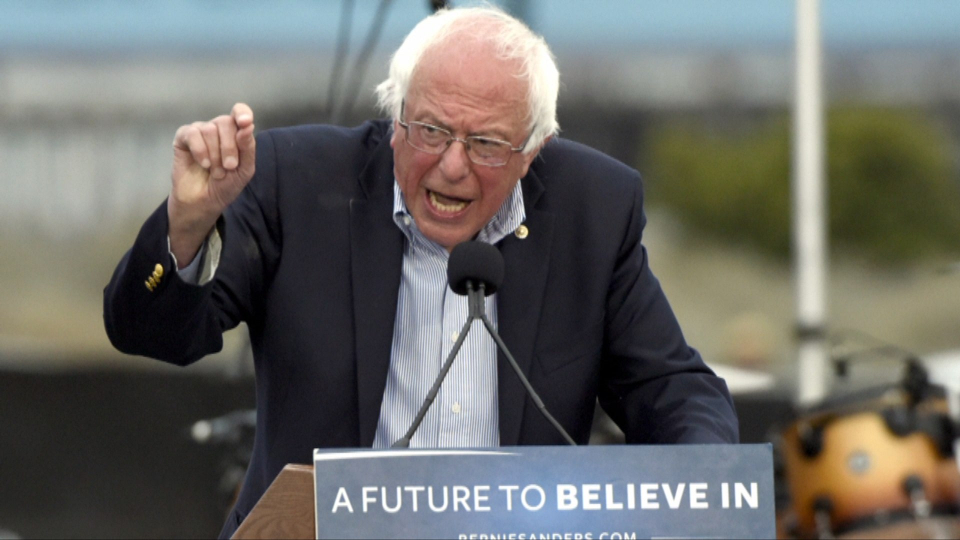 ⁣Will The Bernie Celebs Join The Hillary Elite Famous Crowd
