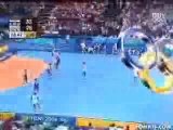 Jugada impresionante de espaldas balonmano  Atenas 2004