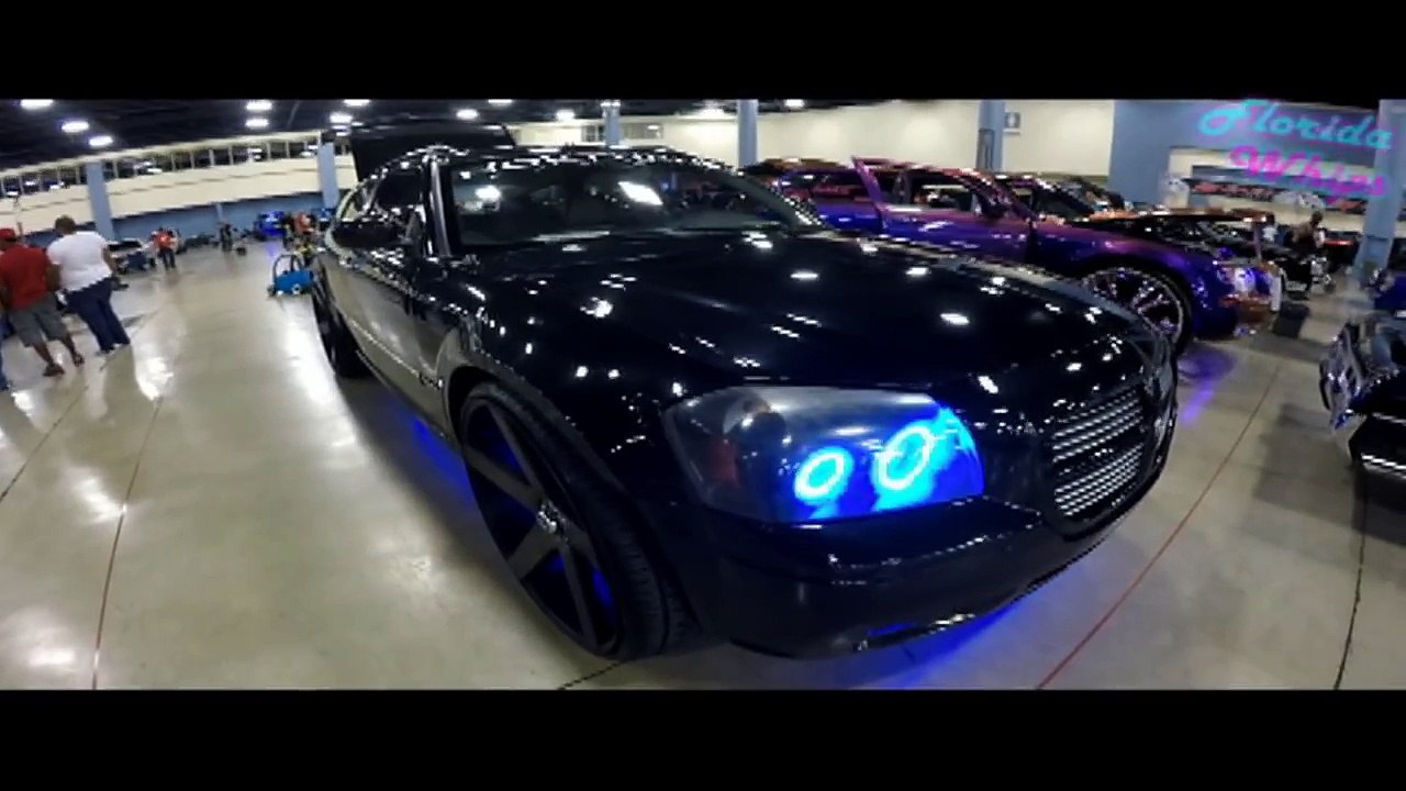 Dodge Magnum on 28" Dub Ballers - Florida Whips