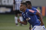Cruzeiro vence clássico cheio de emoções e deixa o Galo na zona de rebaixamento