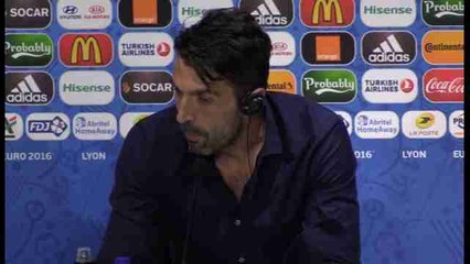 Buffon,sobre los incidentes en la Eurocopa: "Es lamentable, algo horrible que mancha esta competición"