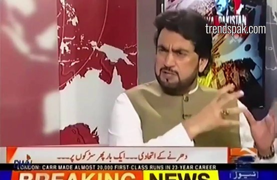 Shehryar Afridi gives a solid reply when Talat Hussain tried to defend Panama Leaks