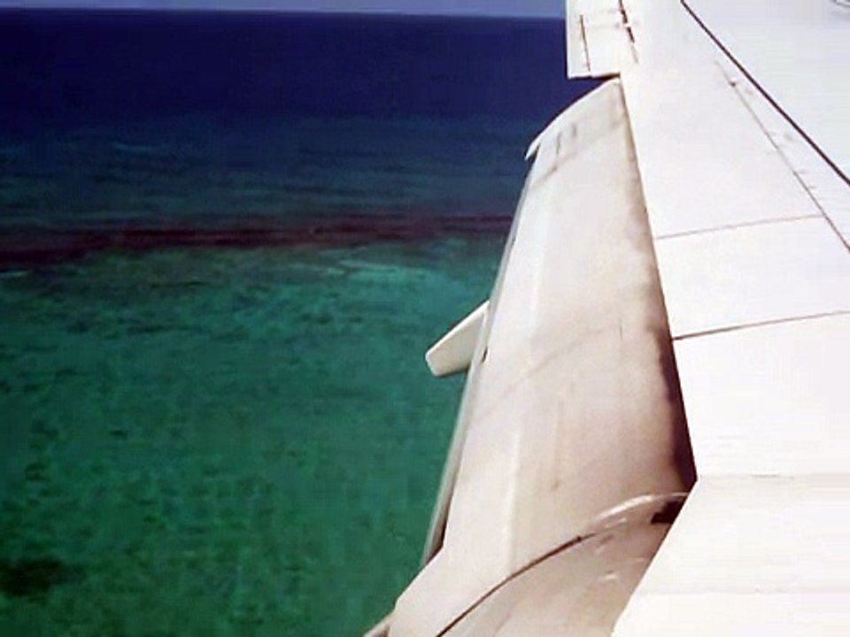 2011.11.23 Landing on Montego Bay airport