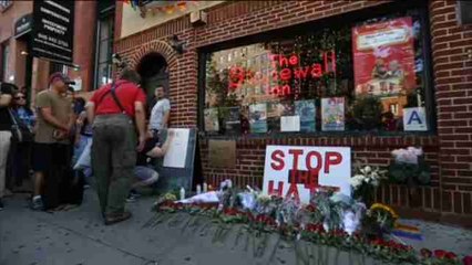 El "Stonewall Inn", icono de la lucha por la igualdad, recuerda a las víctimas de Orlando
