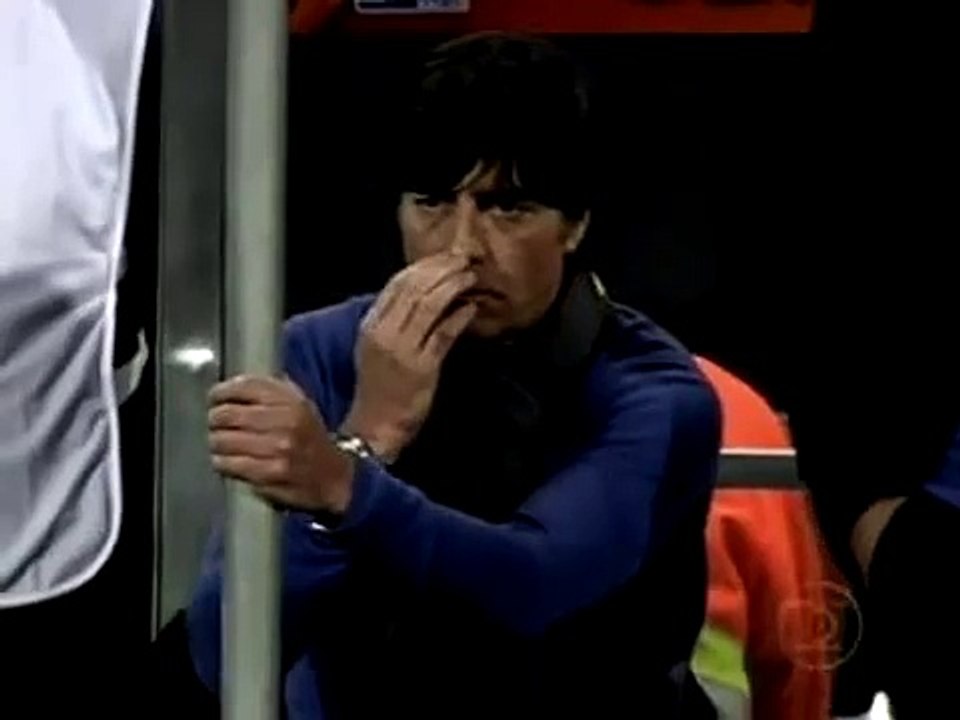 Joachim Löw et ses crottes de nez