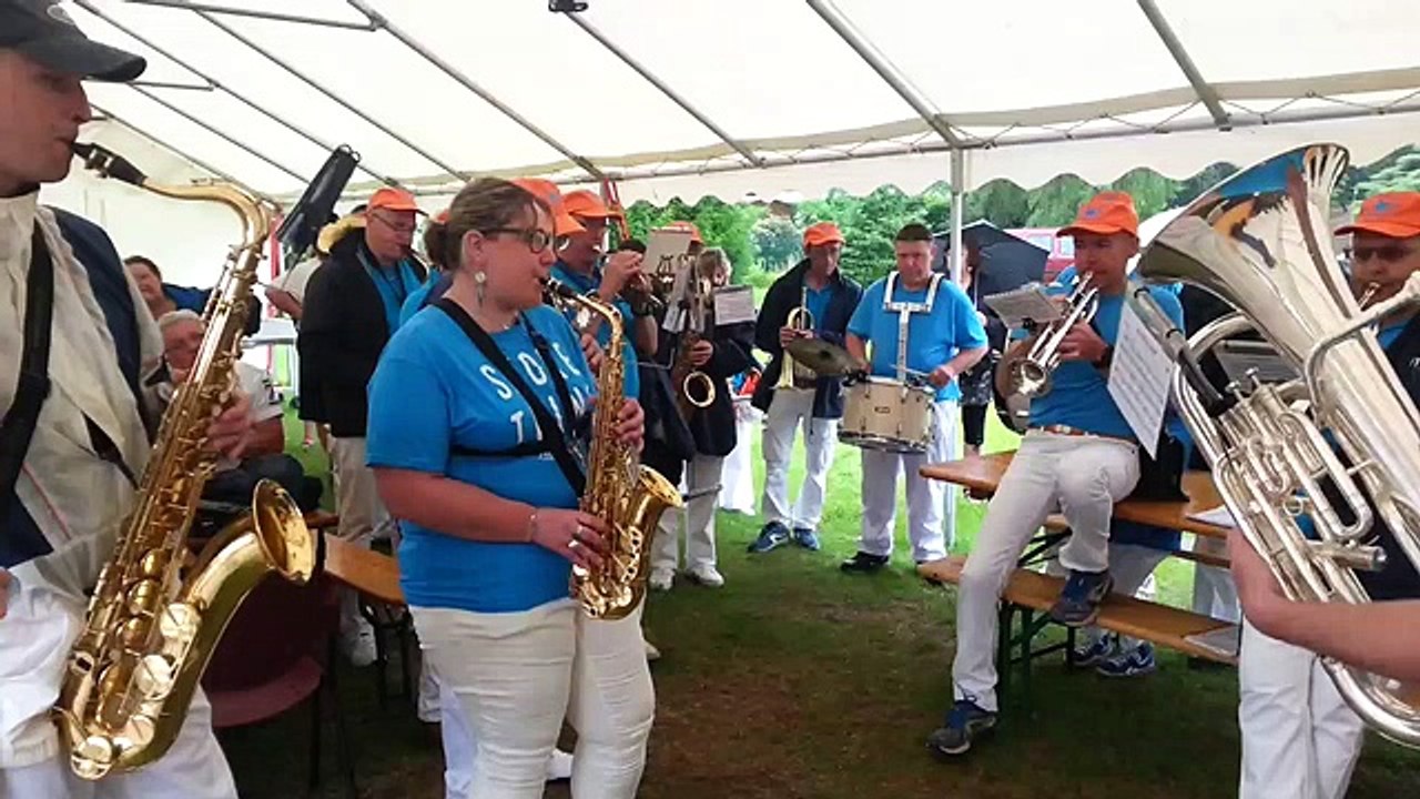 concert-Molliens-pipes&drums