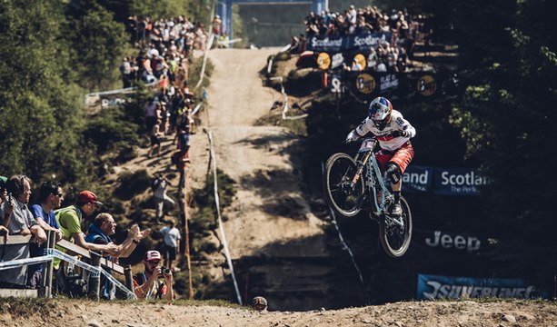 VÍDEO: El descenso en mountain bike más impresionante del mundo