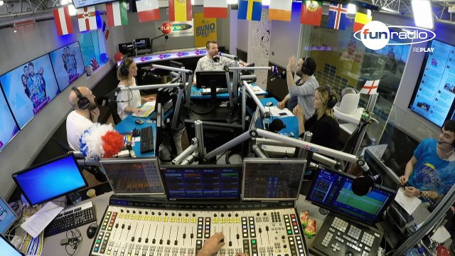 Vacher et la télécommande pendant le match (13/06/2016) - Best Of en Images de Bruno dans la Radio