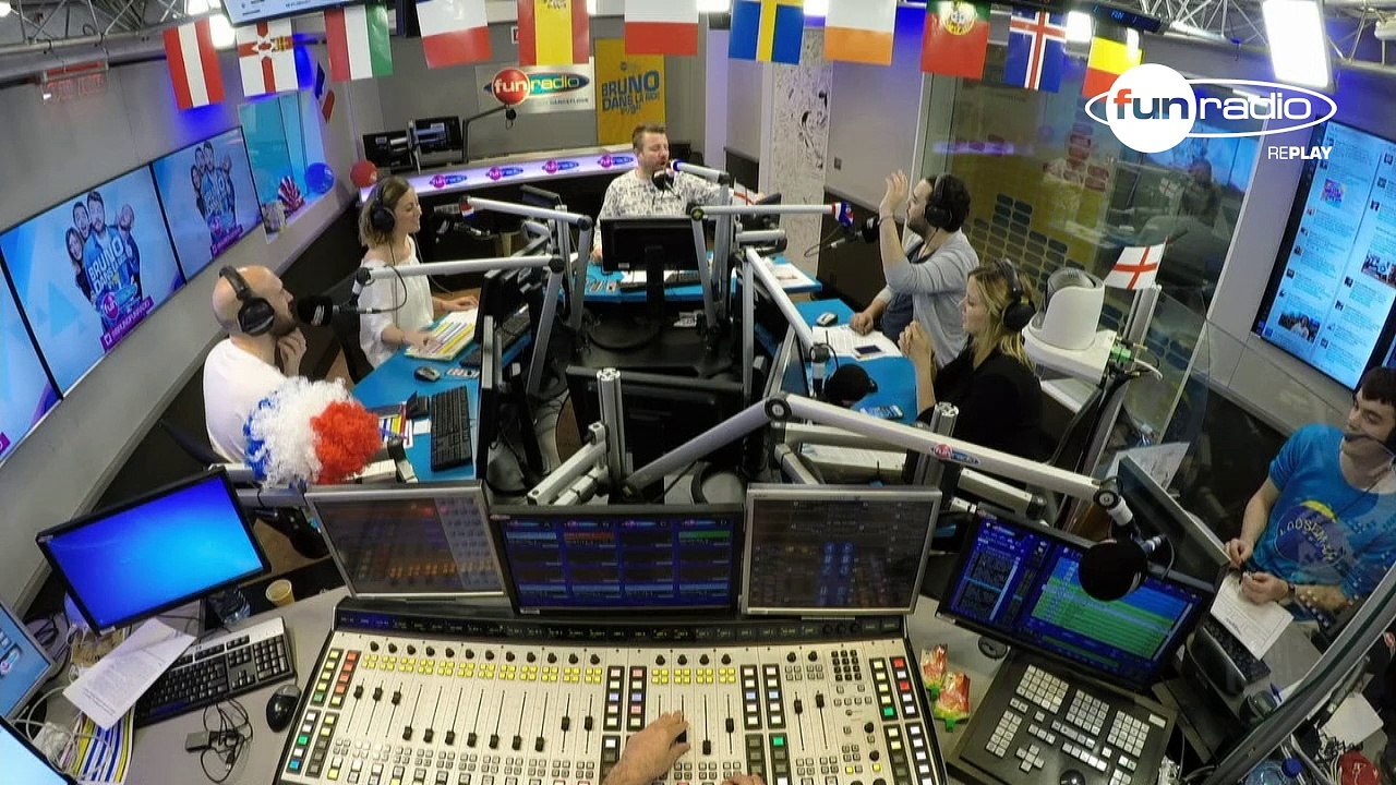 Vacher et la télécommande pendant le match (13/06/2016) - Best Of en Images de Bruno dans la Radio