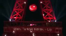 Eyfel Kulesi Türk bayrağının renkleriyle ışıklandırıldı