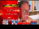 Pervaiz Rasheed Khursheed Shah ke ghutnon per haath rakh ker milte huwe -