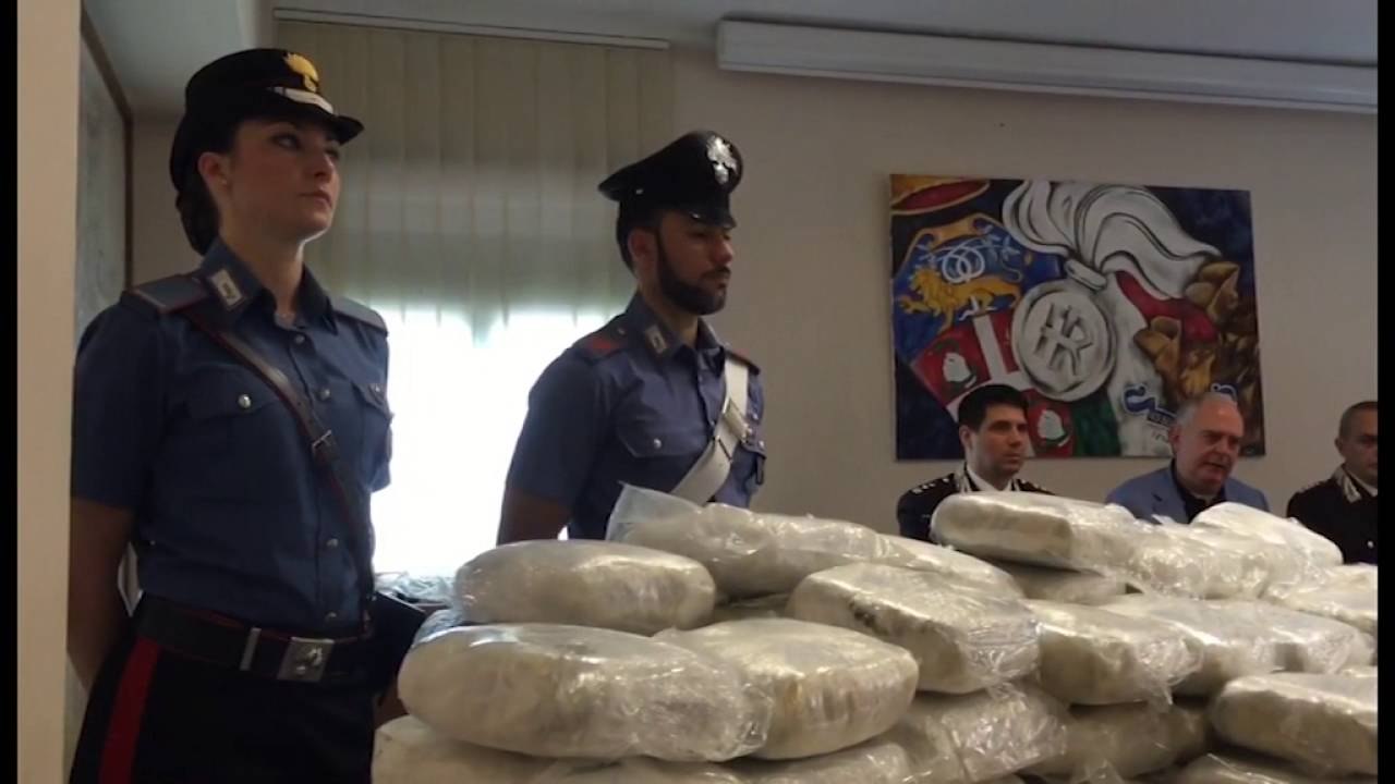 KAPET SHQIPTARI NE ITALI ME 82 KG DROGE,ISHTE I PAPUNE ME RESTORANT NE PRONESI LAJM