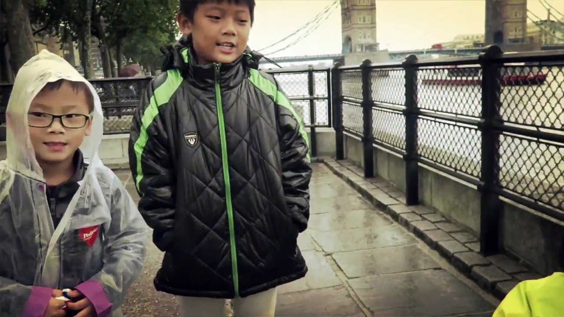 ⁣London kids - London Bridge and tower of London