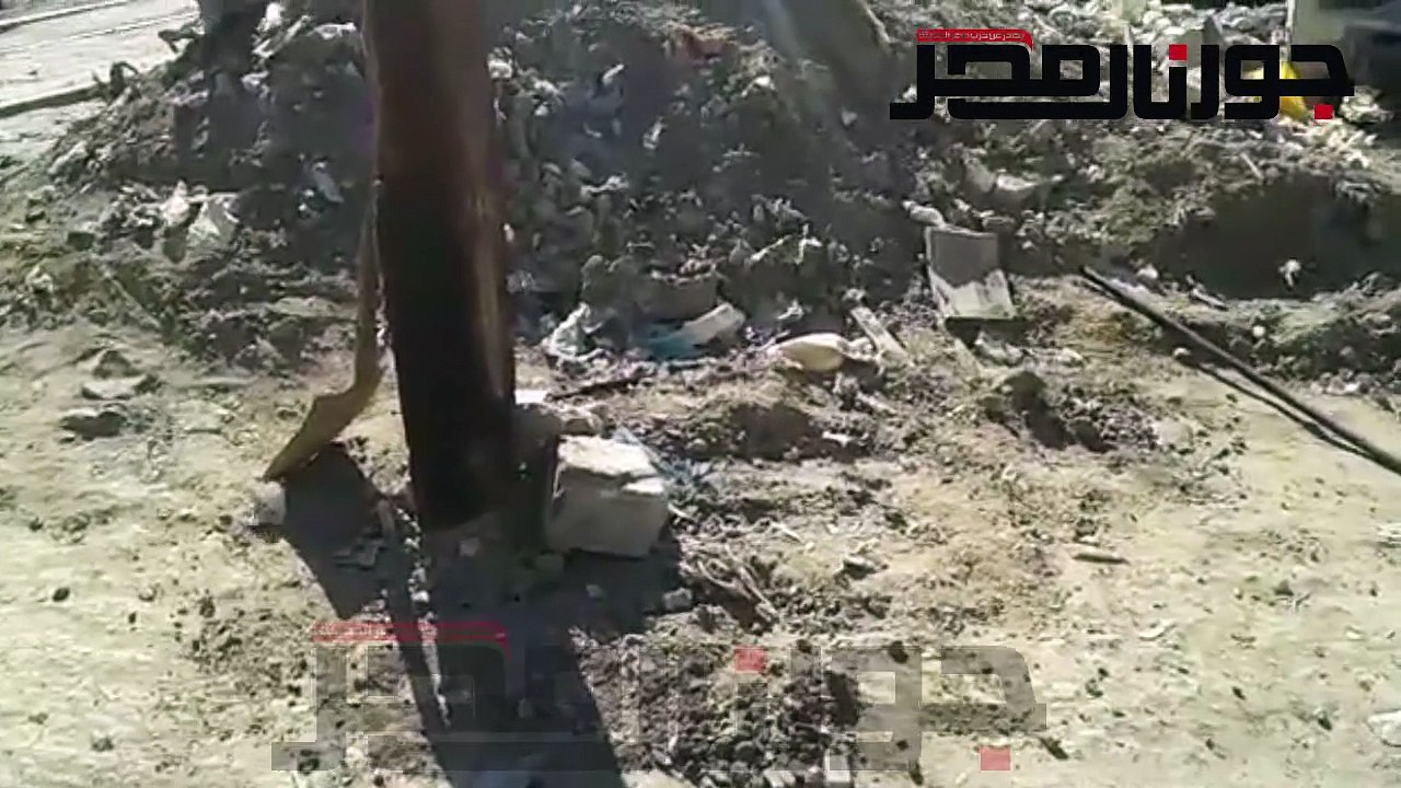 القمامة على قضبان السكة الحديد
