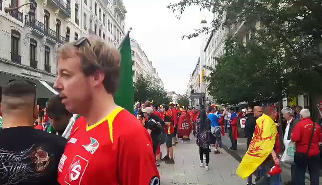 Les supporters des Diables rouges mettent l'ambiance dans Lyon