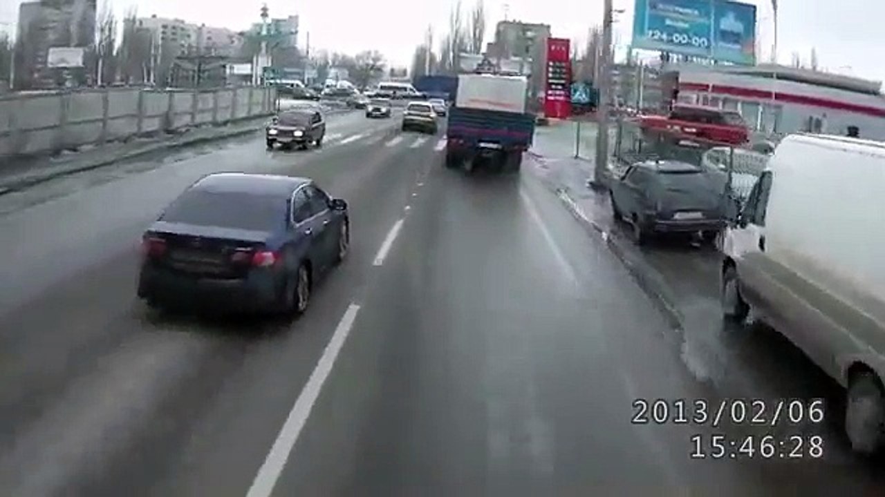 Камаз разгрузился на повороте