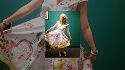 Cette maîtresse d'école a étonné tout le monde avec sa tenue... Mais regardez bien le bas !