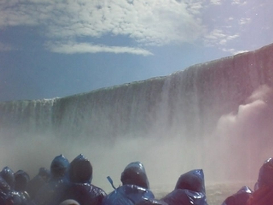 Les chutes canadiennes, du bateau: quelques gouttelettes !??