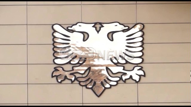 Ora News – Kreu i Tatimeve Shkodër i kreditoi nipit në mënyrë të paligjshme 10 mln lekë TVSH