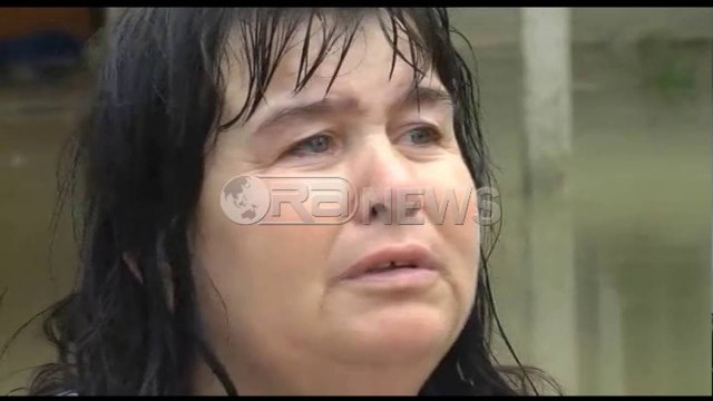 Ora News – Përmbytjet në Vlorë, uji vërshon në rrugë, dëme në disa biznese të qytetit