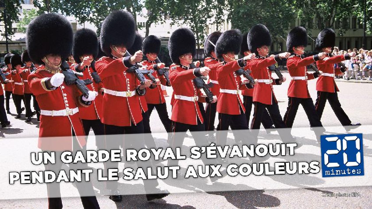 Un garde royal s'évanouit lors des 90 ans d'Elizabeth I