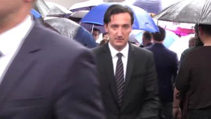 Srna, Babasını Toprağa Verdi