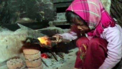 Chuyện lạ có thật - Rơi nước mắt- Em gái 12 tuổi bán máu nuôi 3 anh học Đại Học và cái kết thảm