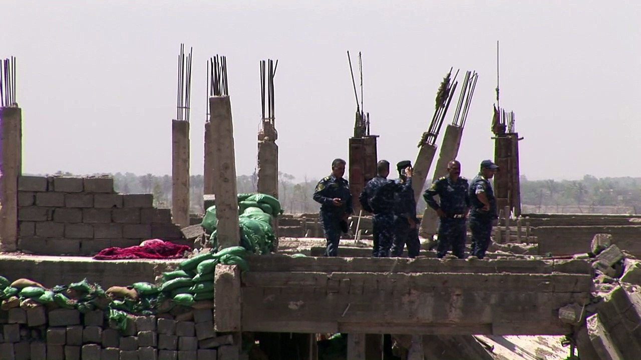 Police: Iraq arrests 500 IS suspects fleeing with civilians