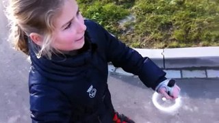 Vlog #1 rolschaatsen in de straat!!