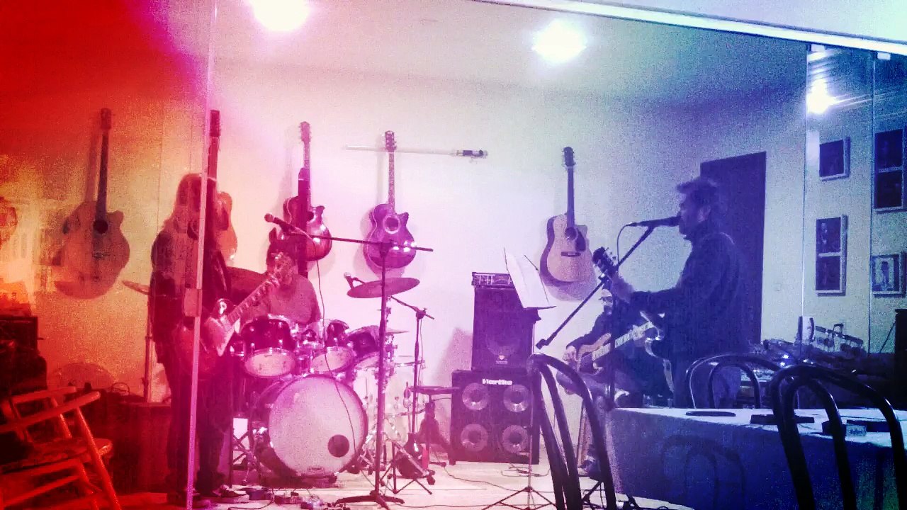 Jardim eletrico - Mollys Chambers 13.jun.16