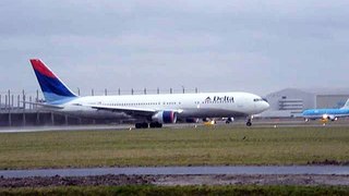 Delta airlines 767-300ER take off RW 27 at schiphol