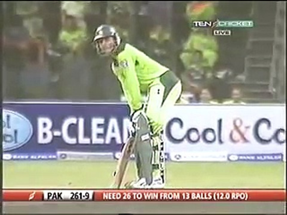 Brilliant Performance of Abdul Razzaq Vs South Africa In Abu Dhabi UAE (31st oct 2010)