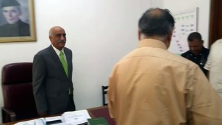 Watch Now: PML-N Pervez Rashid touching PPP's Khursheed Shah feet