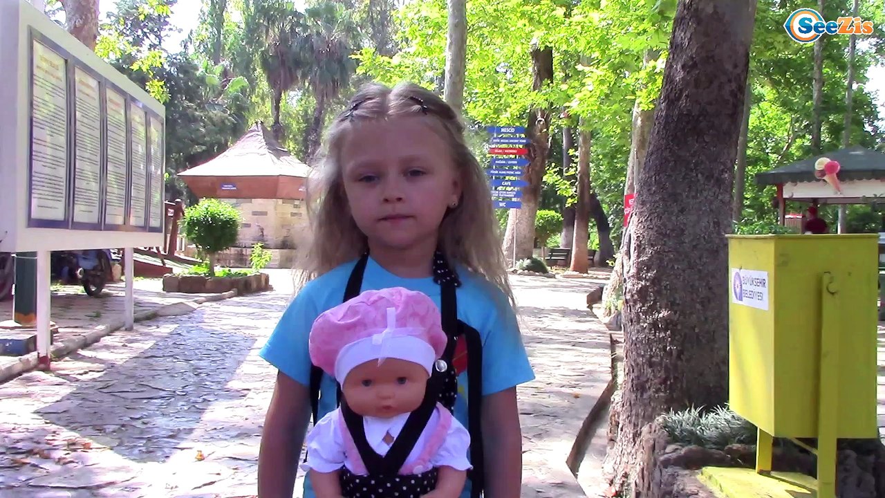 Кукла Ненуко. Ярослава катается на верблюде. Прогулка к Водопаду - Видео для детей. Nenuco Doll