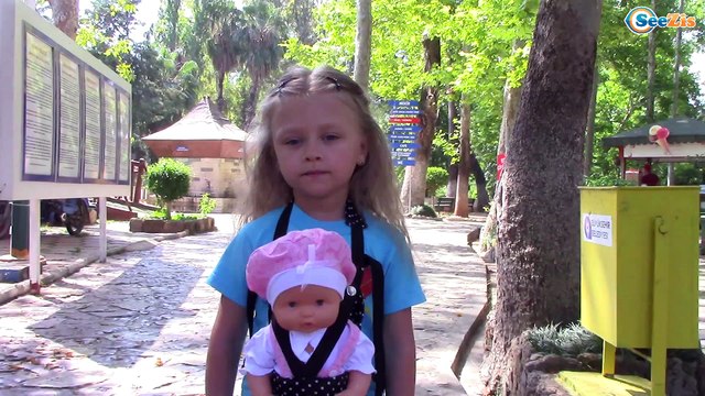 Кукла Ненуко. Ярослава катается на верблюде. Прогулка к Водопаду - Видео для детей. Nenuco Doll