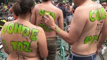Cientos de ciclistas se desnudan en protesta en México