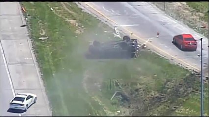 Superbe manoeuvre d'un policier pour stopper une course-poursuite...