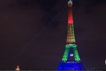 Les monuments illuminés en hommage aux victimes de l'attentat d'Orlando