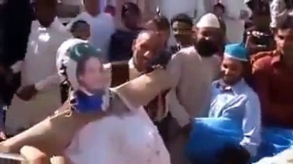 Check the respect of our PM Nawaz Sharif that are given by Pakistan peasants n l